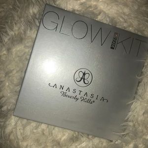Anastasia Glow Kit in Gleam